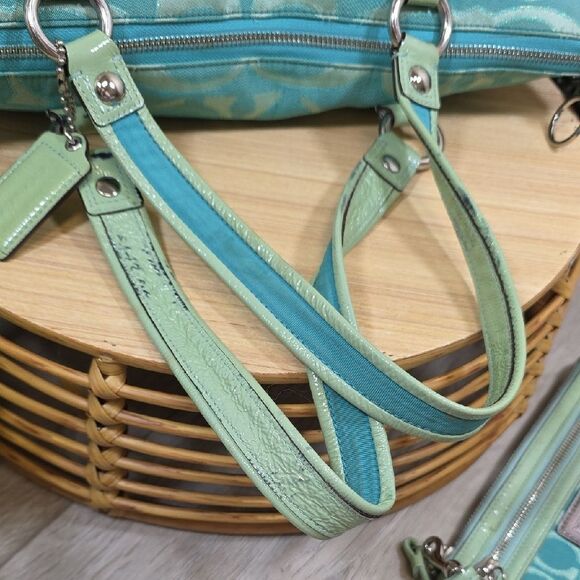 Coach Poppy Signature Tote with Matching Wallet - Picture 10 of 16